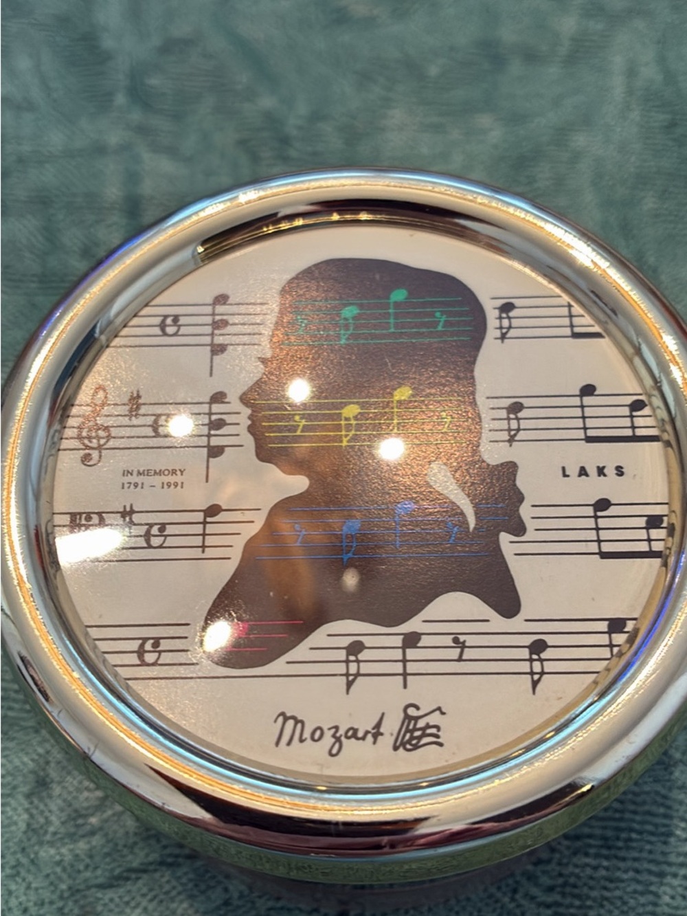 refuge Silver-Framed Mozart Silhouette Swiss music box with Multicolor Notes